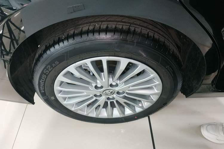 Used Toyota Camry 2026 Model Dual-Engine 2.0HGVP Luxury Edition