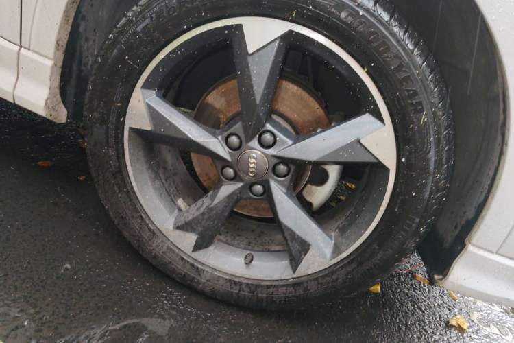 Used Audi Q3 2020 35 TFSI Fashion Dynamic Model Right Front Wheel Hub