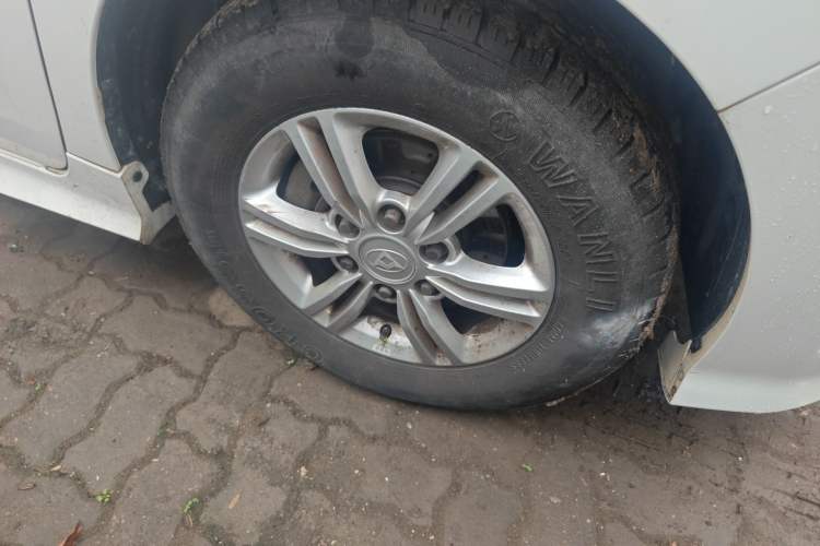 Used SAIC MAXUS G10 2016 2.0T Automatic Elite Edition Right Front Wheel Hub