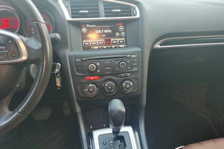 Used Citroen C4L 2015 1.2T Automatic Luxury Edition Audio And AC Panel