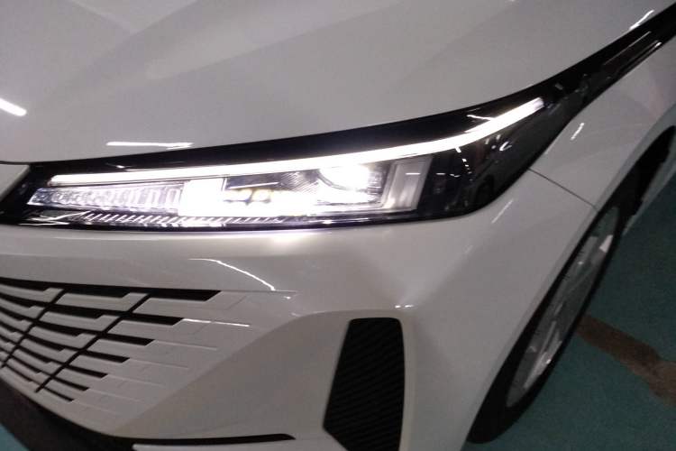 Used CHANGAN OSHAN 520 2025 Standard Edition Left Front Headlight