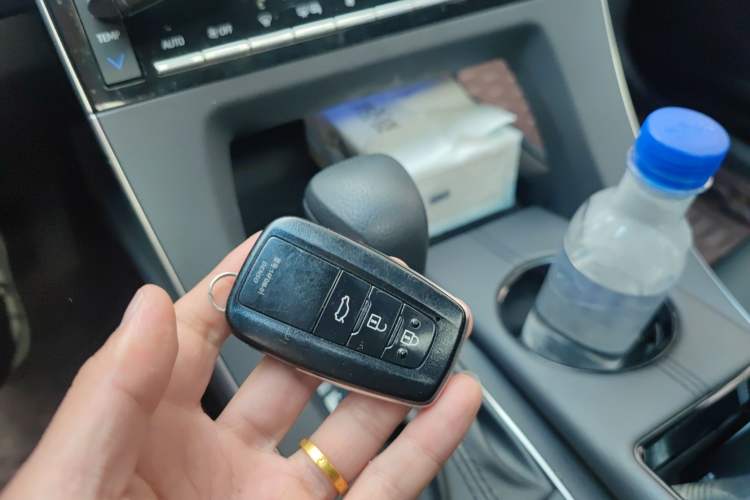 Used Toyota Avalon 2019 2.0L Ambition Edition China VI