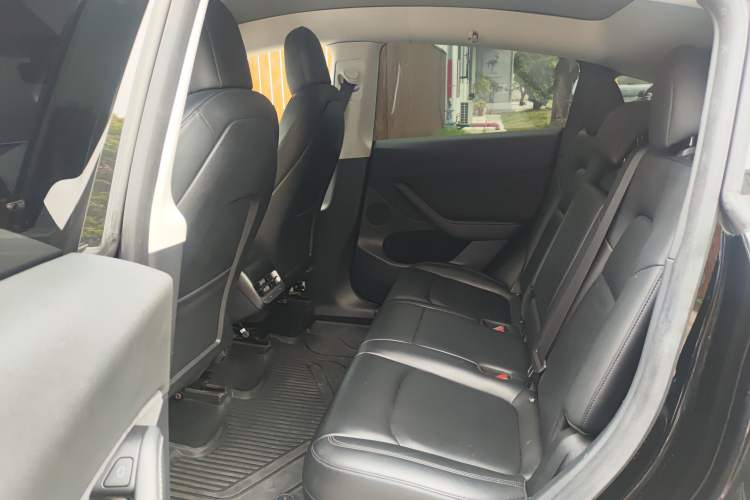 Used Tesla Model Y 2021 Long-Range All-Wheel-Drive Version 3D7 Left Rear Seat