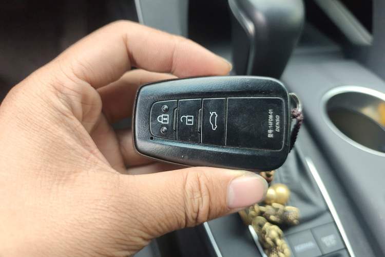 Used Toyota Avalon 2019 2.5L Touring Premium Version China VI Standard Vehicle Key