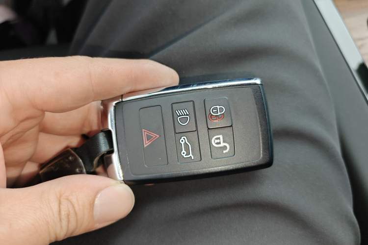 Used Land Rover Discovery Sport 2020 249 PS R-Dynamic Performance Edition
