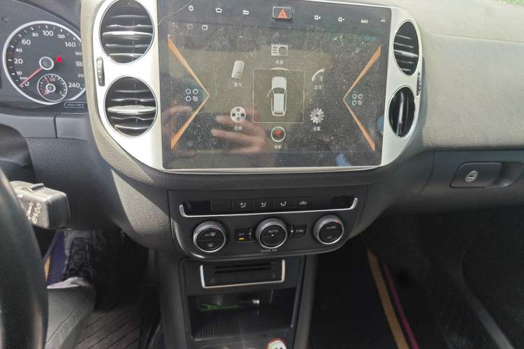 Used Volkswagen Tiguan 2016 300TSI Automatic All-Wheel Drive Fashion Vision Edition Audio And AC Panel