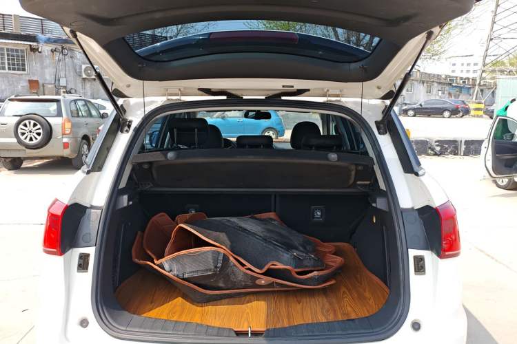 Used Haval H6 Coupe 2015 Blue Label 2.0T Manual Two-Wheel-Drive Elite Model Trunk