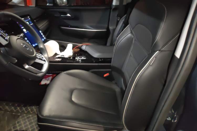 Used Hyundai Custo 2024 270TGDi LUX Prestige Edition Left Front Seat