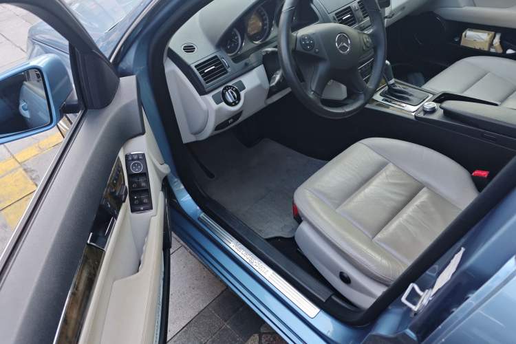 Used Mercedes-Benz C-Class 2010 C 300 Fashion Model