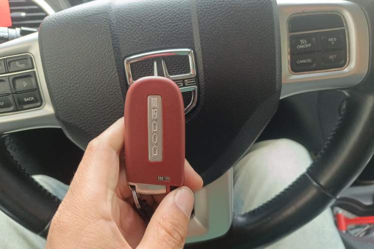 Used Dodge Journey 2013 2.4L Two-Wheel Drive Luxury Version
