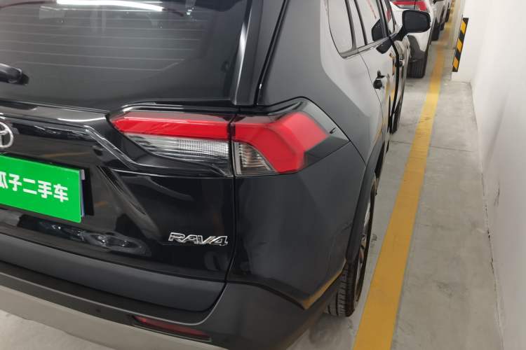 Used Toyota RAV4 2023 2.0L CVT Two-Wheel Drive Fashion Plus Edition
