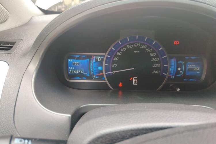 Used BYD S6 2014 2.0L Manual Luxury 5-Seater Odometer Close Up