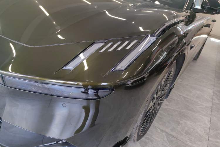 Used Lynk & Co Lynk & Co 10 EM-P 2025 Model 240 All-Wheel Drive Ultra—Sport Edition