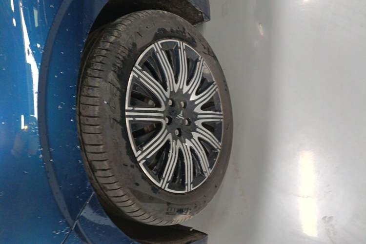 Used VOYAH Dream 2025 EV Four-Wheel Drive Flagship Kunpeng Edition Exterior 4