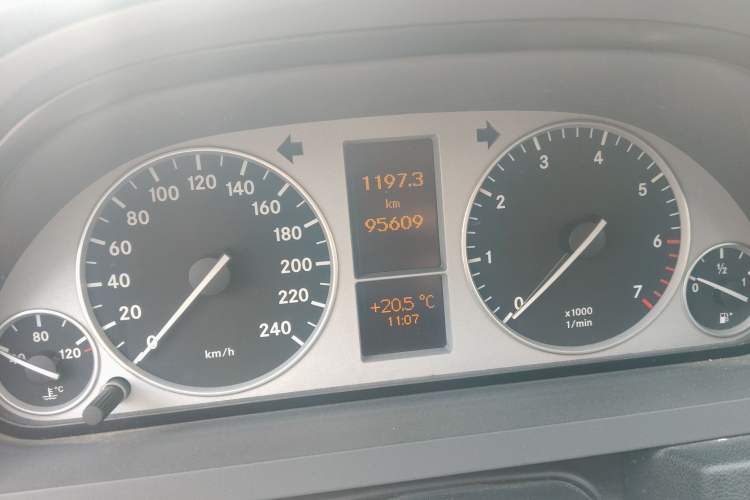 Used Mercedes-Benz B-Class 2009 B 200 Fashion Model Odometer Close Up