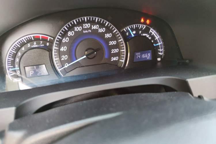 Used Toyota Camry 2012 2.0G Luxury Edition Odometer Close Up