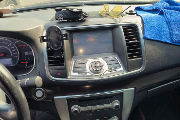 Used Nissan Teana 2011 Duke 2.5L XV Luxury Edition Audio And AC Panel