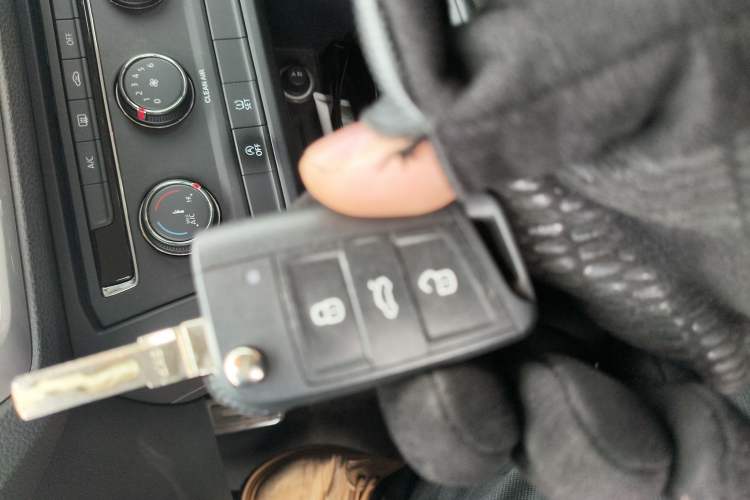 Used Volkswagen Touran 2016 Volkswagen Touran L 280TSI Manual Trend Edition