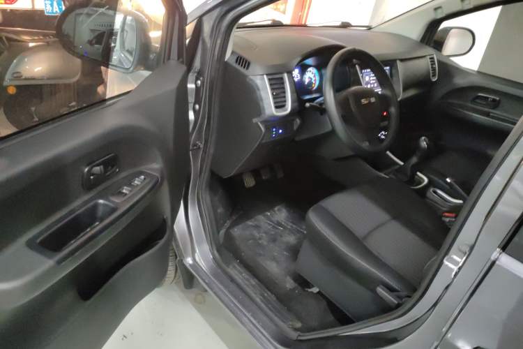 Used Jinbei Gold Hiace M Classic 2024 1.5L Engineering Lion Passenger Vehicle 5 Seats
