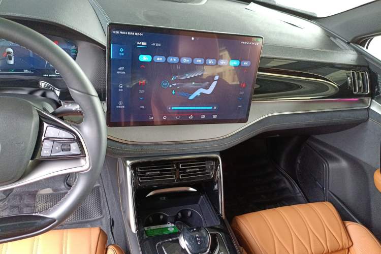 Used BYD Tang New Energy 2022 EV 730KM Luxury Model Audio And AC Panel