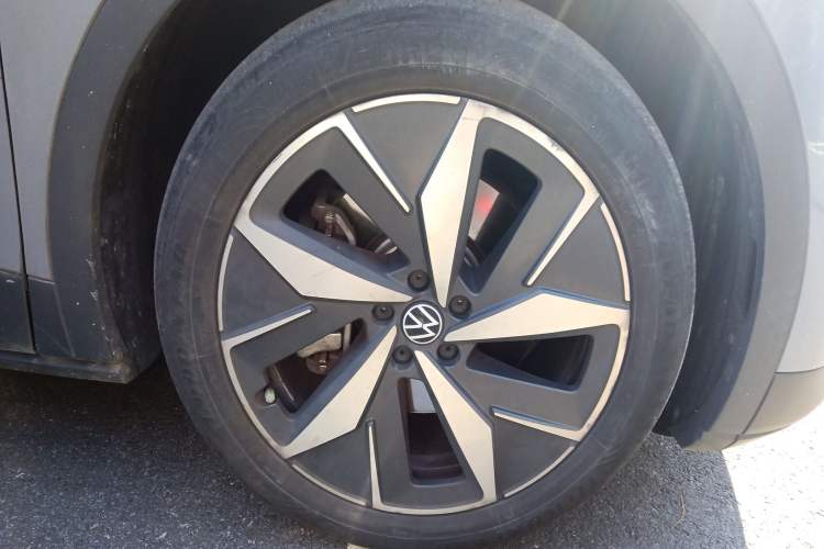 Used Volkswagen ID.4 CROZZ 2022 Long-Range Lite PRO Edition Right Front Wheel Hub