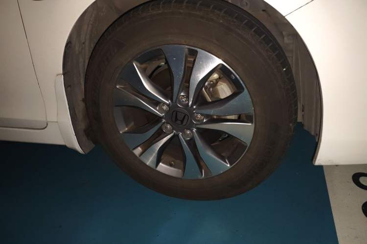 Used Honda Accord 2014 2.0L EX Luxury Edition Right Front Wheel Hub