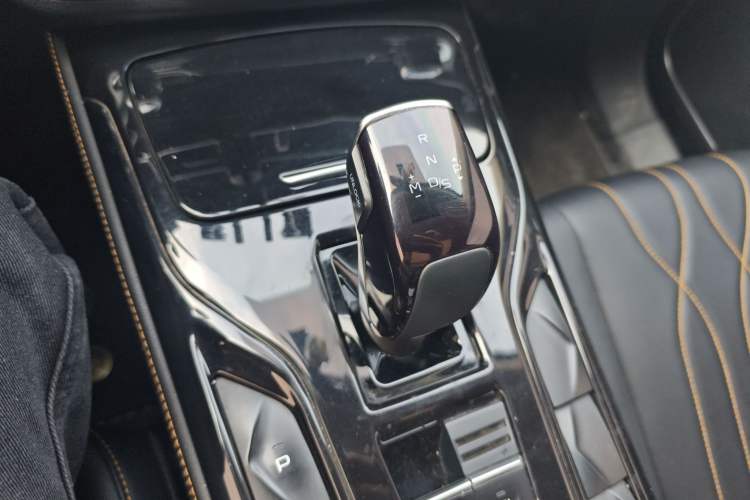 Used Bestune T77 2021 PRO 280 TID Custom Edition Gear Lever