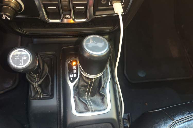 Used Jeep Wrangler 2019 2.0T Sahara Four-Door Version China VI Emission Standard