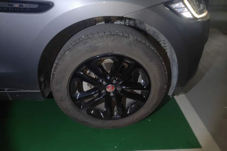 Used Jaguar F-PACE 2020 2.0T Rally Edition Right Front Wheel Hub