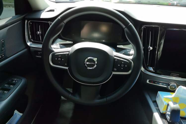 Used Volvo S60 2022 B4 Zhiyi Luxury Edition
