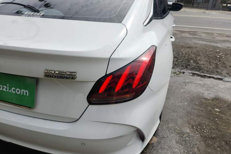 Used MG 5 2022 180 DVVT CVT Youth Luxury Edition
