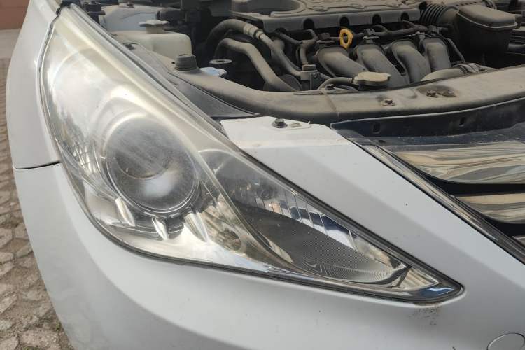 Used Hyundai Sonata 2011 2.0L Automatic Luxury Edition Right Front Headlight