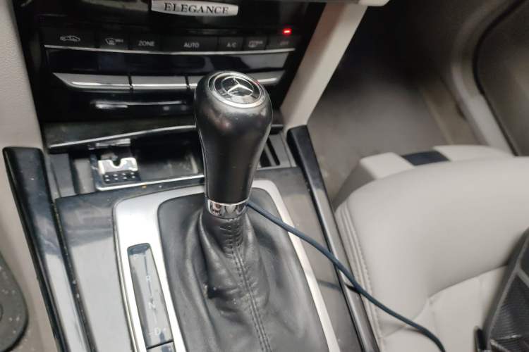 Used Mercedes-Benz E-Class 2010 E 200 CGI Elegant Model Gear Lever