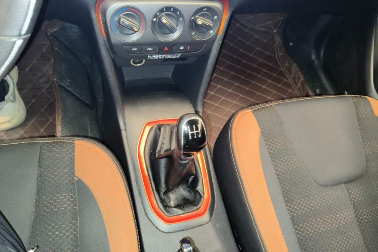 Used Chery Tiggo 3X 2017 1.5L Manual Urban Leading Edition Gear Lever