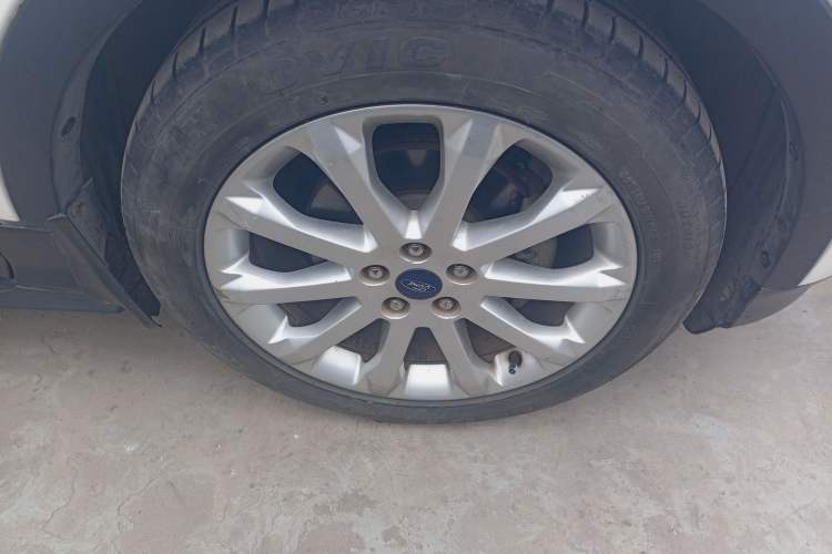 Used Ford Kuga 2015 1.5L GTDi Two-Wheel Drive Fashion Edition Right Front Wheel Hub