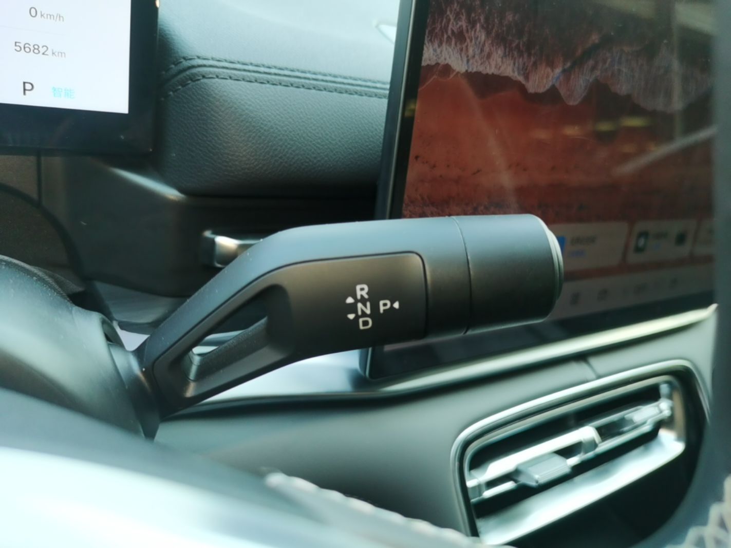 Geely Galaxy A7 2025 Model EM-i 150km Exploration+ Edition — снимка 16