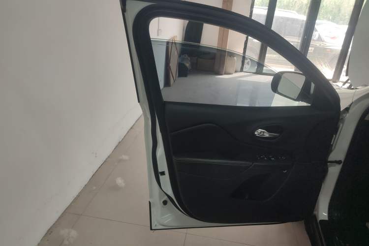 Used Jeep Cherokee 2016 2.4L Leading Smart Version