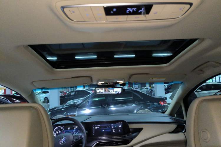 Used Buick GL8 2022 ES Landtrek 653T Luxury Edition