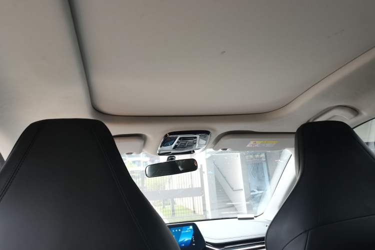 Used SOL QX 2021 300T DCT Prestige Smart Connectivity Version