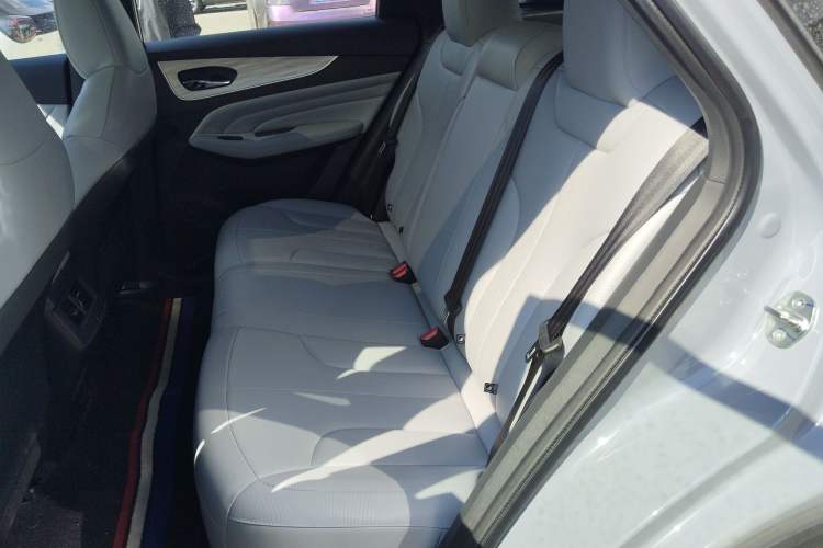 Used Venucia V DD-i 2025 Orca 150km Joyful Journey Edition
