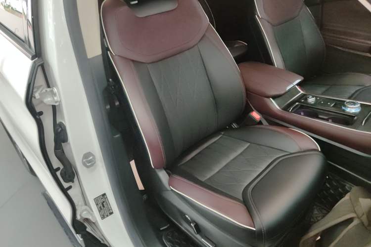 Used Ford Explorer 2023 EcoBoost 285 Four-Wheel Drive Titanium Edition 6 Seats Right Front Seat