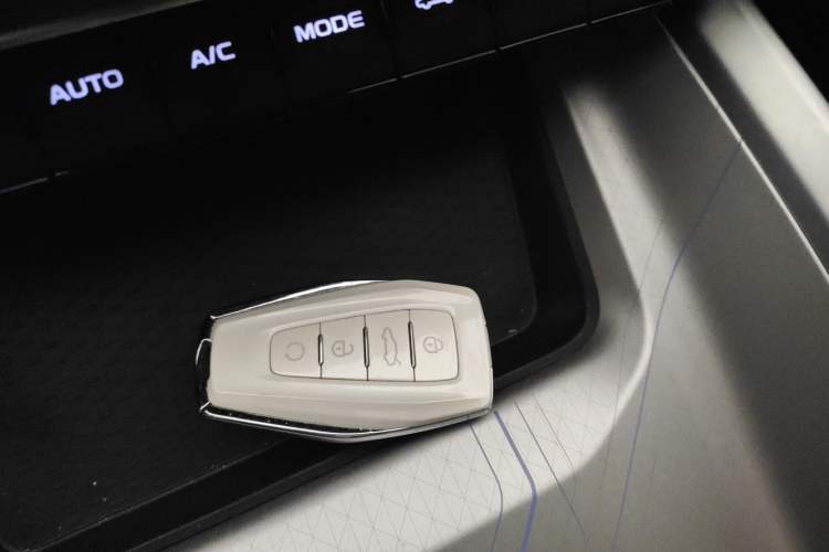 Used Geely Auto Preface 2025 Dongfang Yao 1.5TD Kunlun Edition Vehicle Key