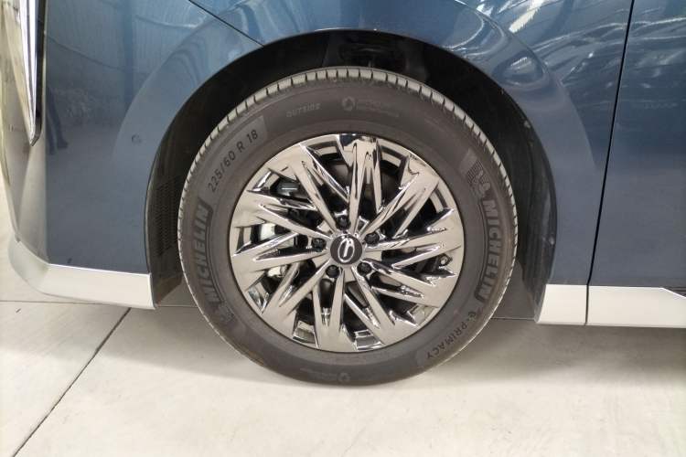 Used GAC Trumpchi Xiangwang M8 2025 Kunkun Series Ultra First-Class Cabin Left Front Wheel Hub