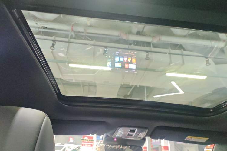 Used GAC Trumpchi GS8 2022 Linghang Series 2.0 TGDI Two-Wheel-Drive Luxury Smart Connectivity Version (7 Seats)