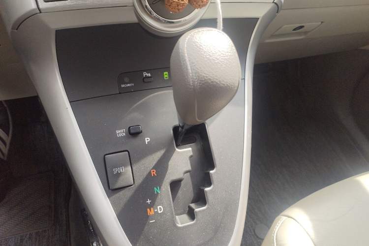 Used Toyota Verso 2011 180G CVT Luxury Edition Gear Lever