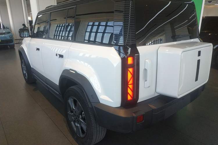 Used iCAR 03 2024 401km Two-Wheel Drive Standard Advanced Version Rear Left 45 Deg