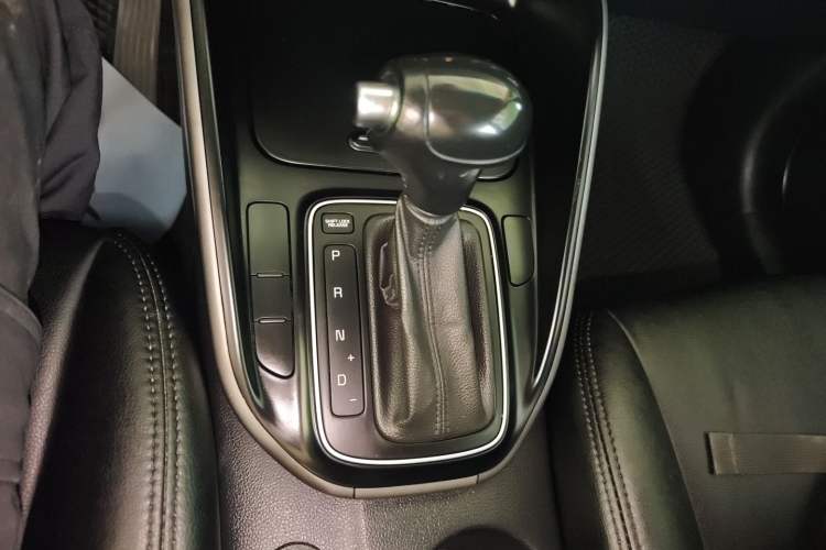 Used Kia Carens 2013 2.0L 7-Seater Automatic Standard Version China IV Standard Gear Lever