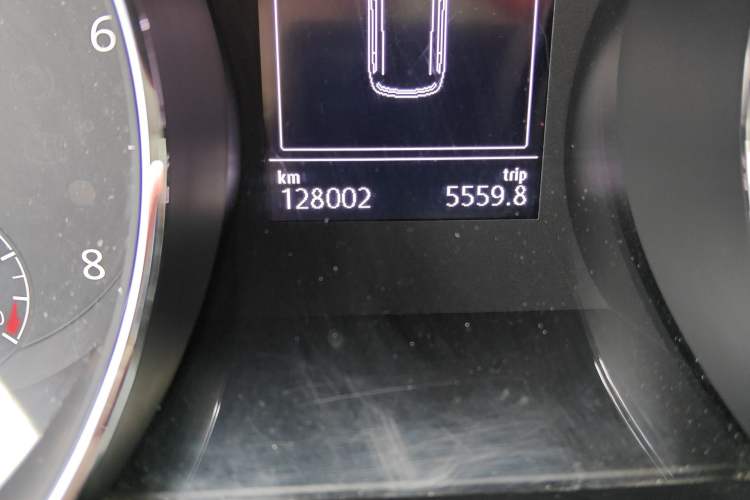 Used Volkswagen Touran 2018 Volkswagen Touran L 280TSI DSG Comfort Edition 7 Seats China V Emission Standard Odometer Close Up