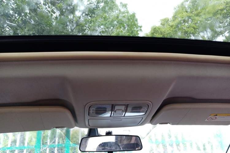 Used Dongfeng Fengon 580 2016 1.5T Manual Luxury Edition Headliner