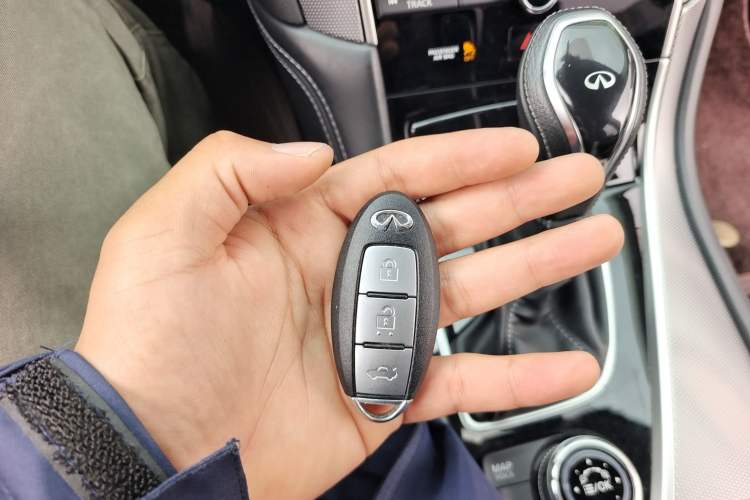 Used Infiniti Q50L 2018 2.0T Enjoyment Version China VI Standard
